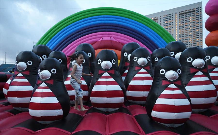 SINGAPORE-"ART-ZOO"-INFLATABLE PARK