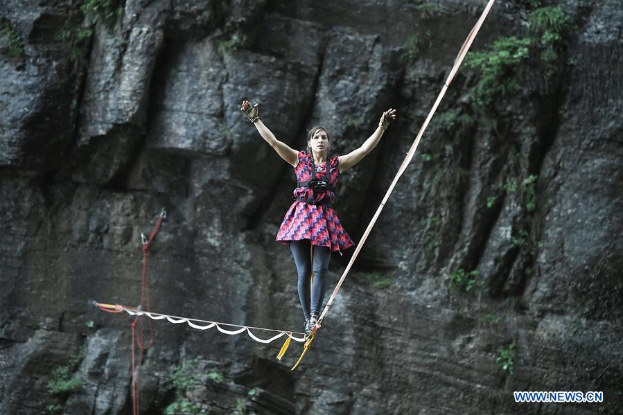 #CHINA-HUNAN-SLACKLINE-HIGH HEELS-CONTEST (CN)