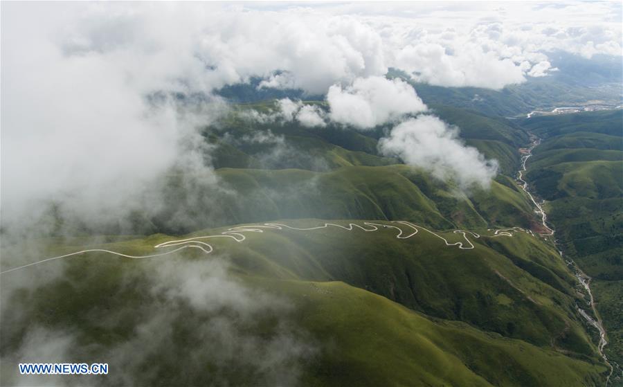 CHINA-SICHUAN-RANGTANG-MOUNTAIN-HIGHWAY (CN)