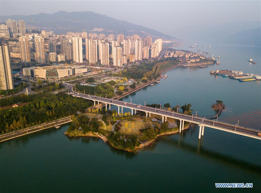 Xinhua Headlines: Yangtze River -- a golden economic belt in full swing