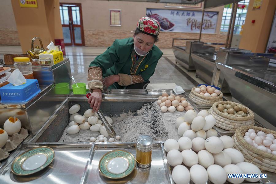 CHINA-XINJIANG-HETIAN-NIGHT MARKET (CN)