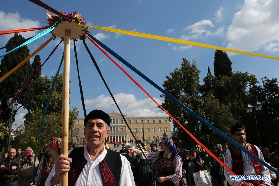 GREECE-ATHENS-CARNIVAL-DANCE