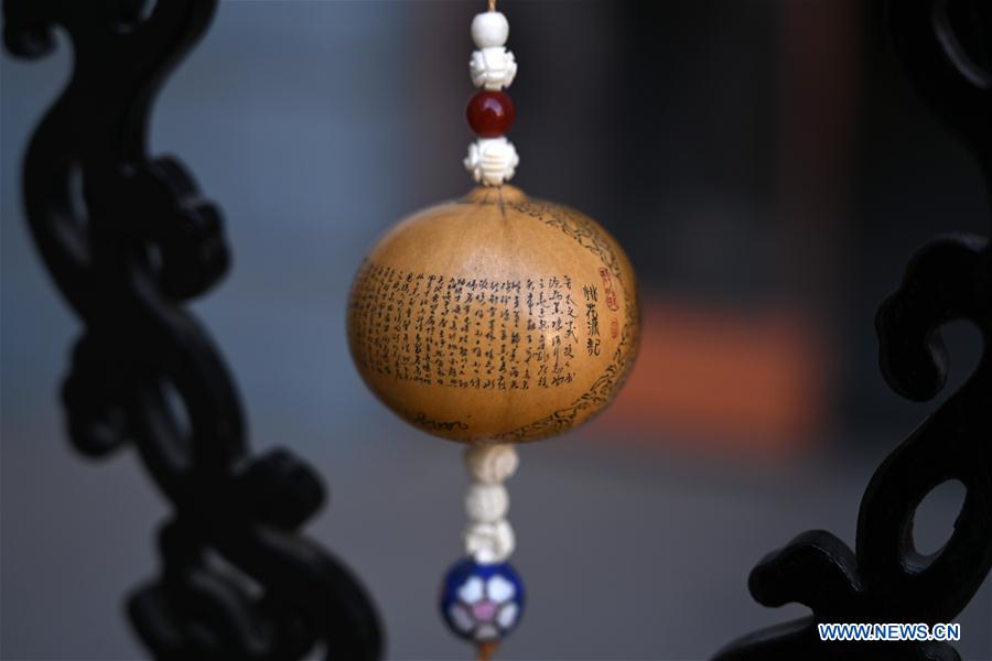 CHINA-LANZHOU-TRADITIONAL ART-CARVED GOURD (CN)