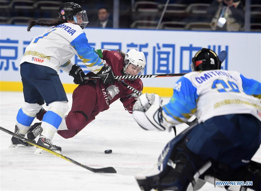 (SP)CHINA-BEIJING-ICE HOCKEY-WOMEN'S WORLD CHAMPIONSHIP-DIV I GROUP B-LATVIJAS VS KAZAKHSTAN