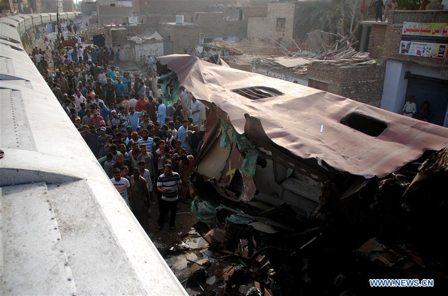 PAKISTAN-HYDERABAD-TRAIN-ACCIDENT