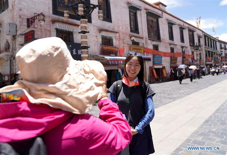 CHINA-TIBET-TOURISM-PEAK SEASON (CN)