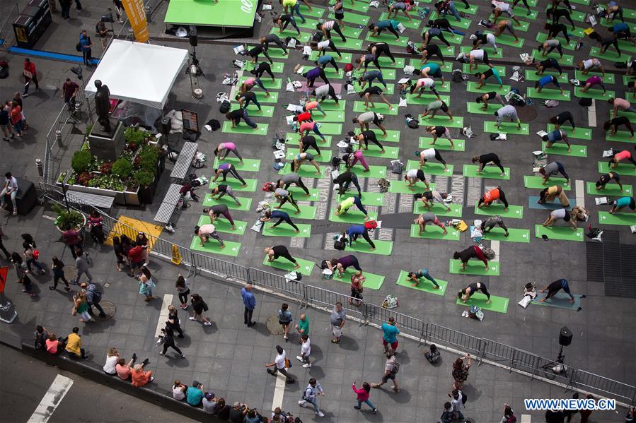 U.S.-NEW YORK-TIMES SQUARE-YOGA