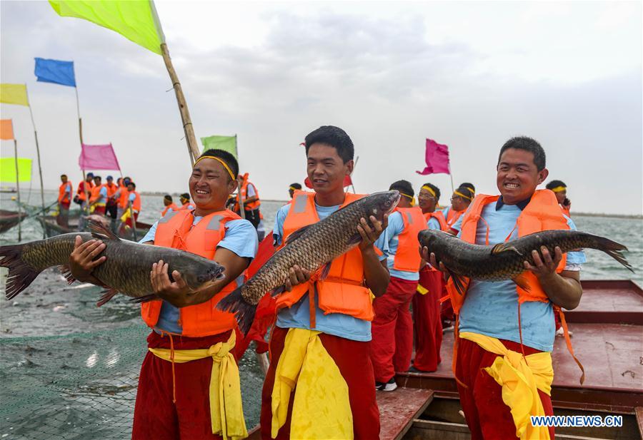 CHINA-XINJIANG-BOSTAN LAKE-FISHING SEASON (CN)