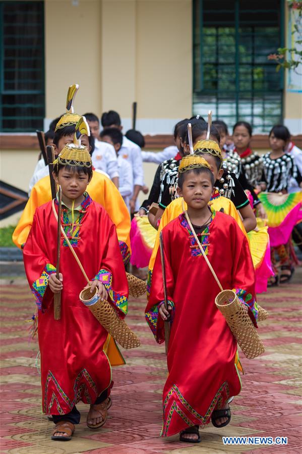 (SP)CHINA-YUNNAN-MANGSHI-MUNAO DANCING