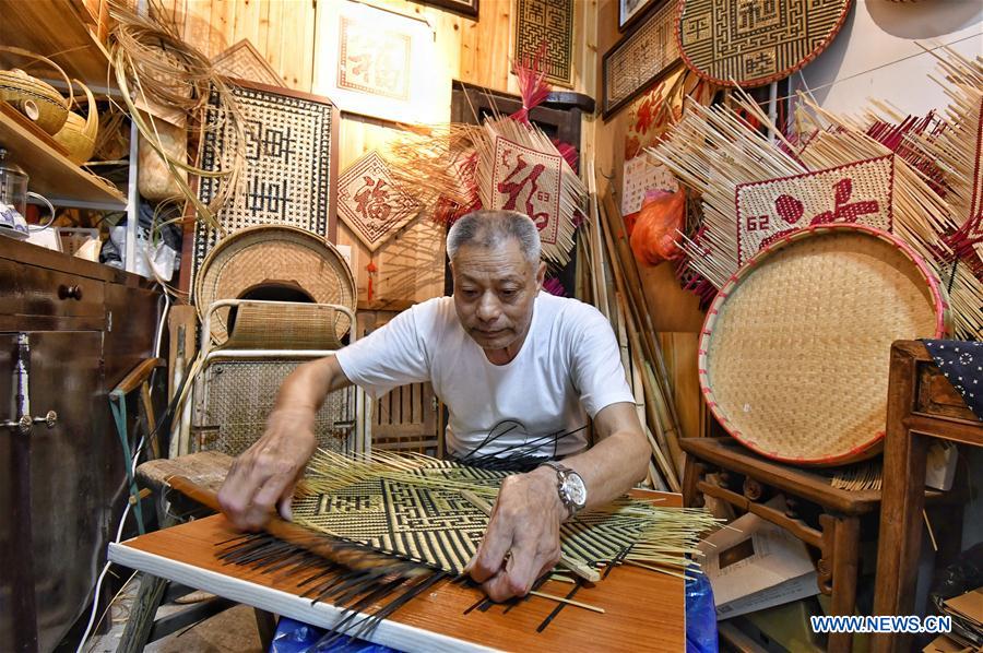 CHINA-ZHEJIANG-DEQING-BAMBOO KNITTING (CN)