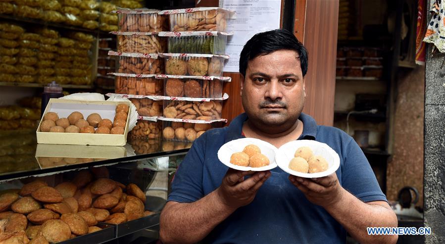 INDIA-NEW DELHI-DESSERT-LADOO