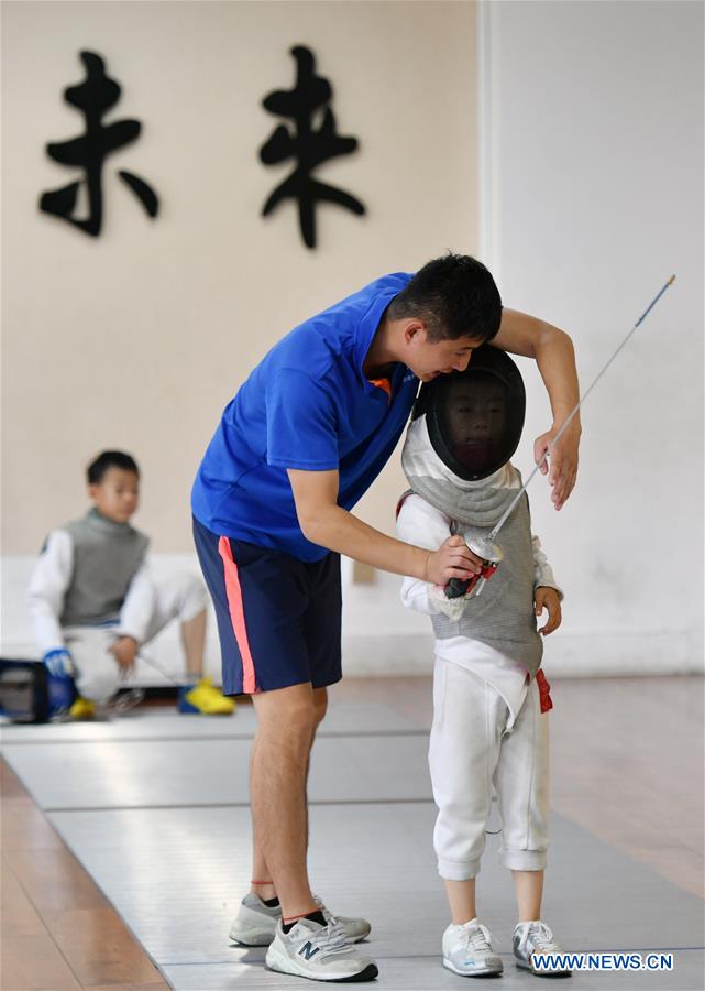 (SP)CHINA-SHANDONG-FENCING-BOY (CN)