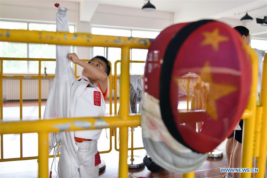 (SP)CHINA-SHANDONG-FENCING-BOY (CN)