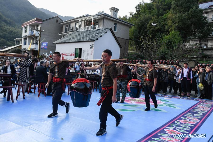 CHINA-ZHEJIANG-ESHAN-LONG-TABLE BANQUET (CN)