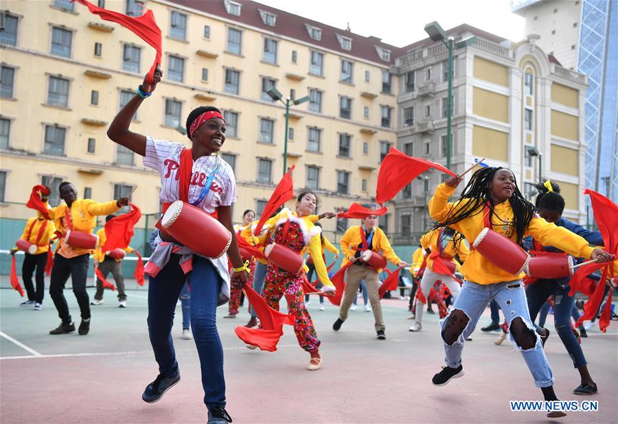 CHINA-HENAN-ZHENGZHOU-COMOROS GIRL-CHINESE COMPETITION (CN)