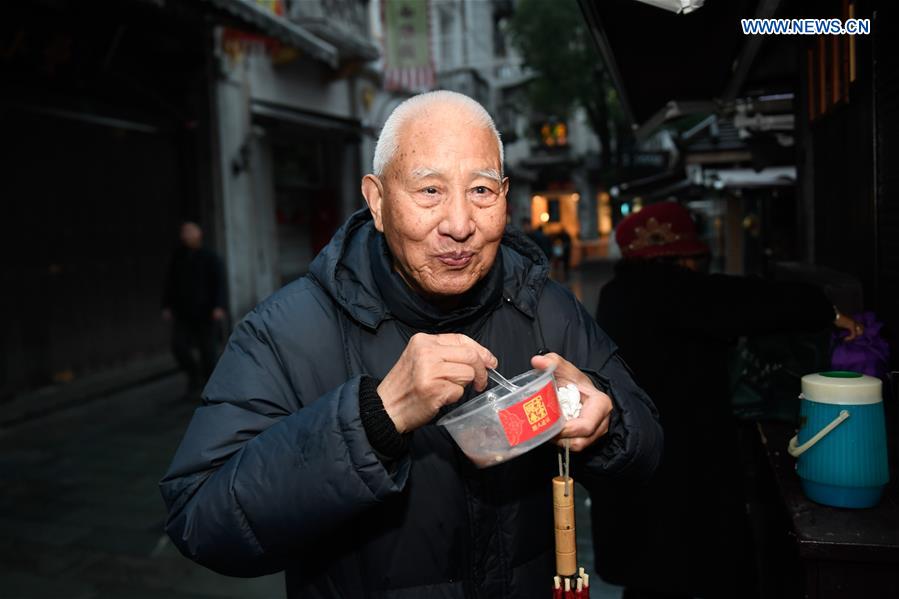 CHINA-ZHEJIANG-HANGZHOU-LABA FESTIVAL-PORRIDGE (CN)