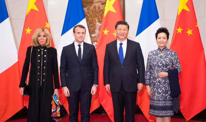 Xi meets with Macron