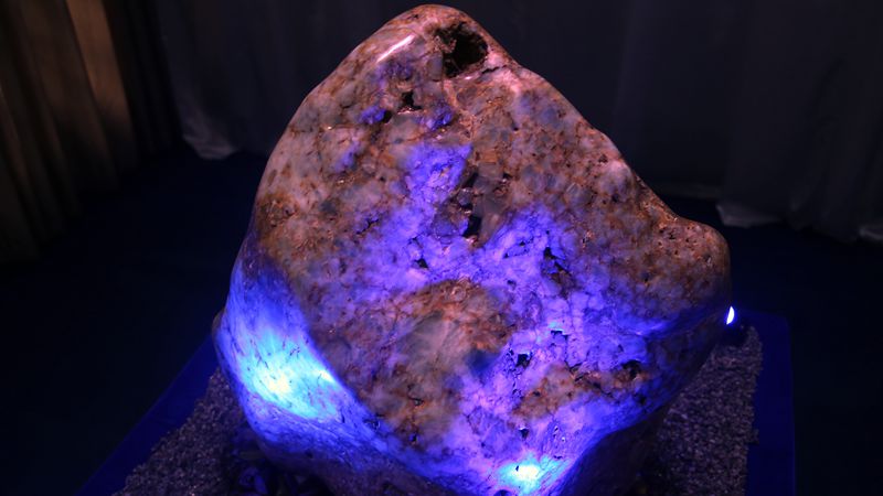 Giant natural blue sapphire on display in Sri Lanka