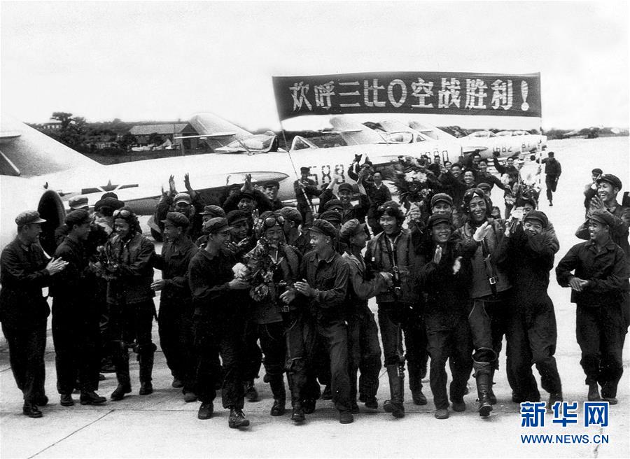 （新华全媒头条·人民空军70年·图文互动）（4）阳光照耀奋飞的航程——党中央、中央军委和习主席关心人民空军建设发展纪实