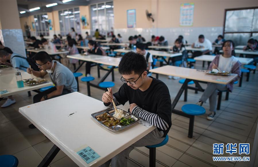 （聚焦疫情防控）（10）直击武汉高三年级复学现场