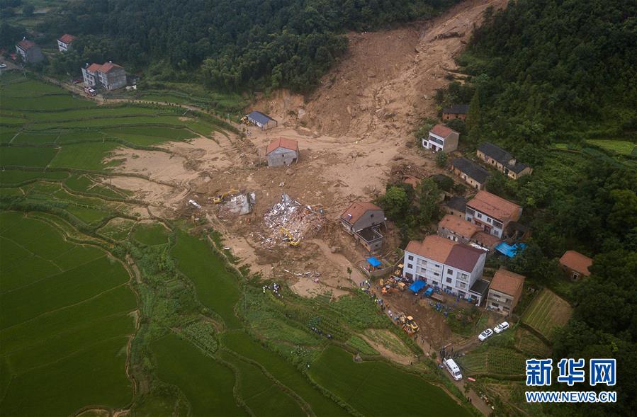 （防汛抗洪·图文互动）（3）湖北黄梅山体滑坡事故救援纪实