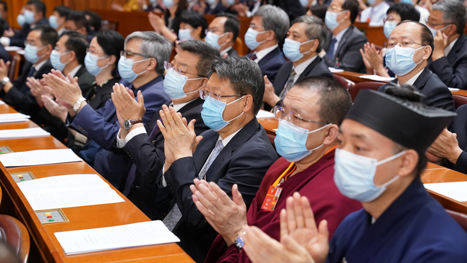 全国政协十三届三次会议举行闭幕会