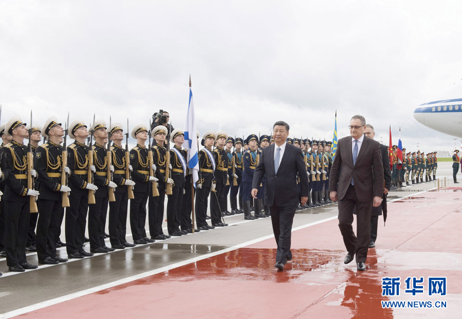 7月3日，国家主席习近平乘专机抵达莫斯科，开始对俄罗斯联邦进行国事访问。这是习近平出席机场欢迎仪式。 新华社记者 李学仁 摄