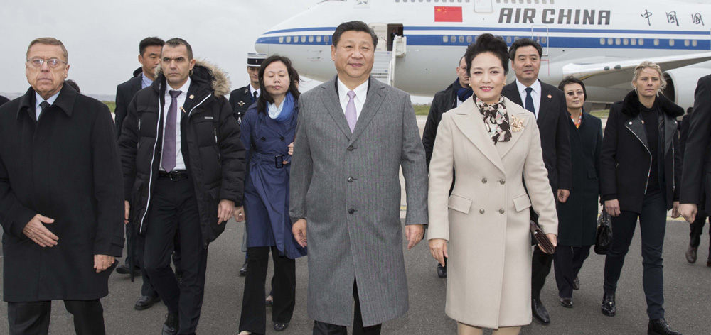 习近平抵达巴黎出席气候变化巴黎大会